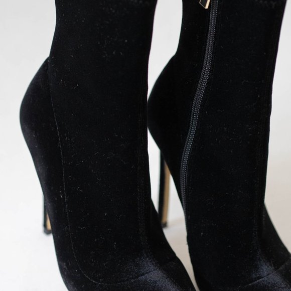 Neiman Marcus | Black Pointed Toe Ankle Boots - Picture 4 of 4